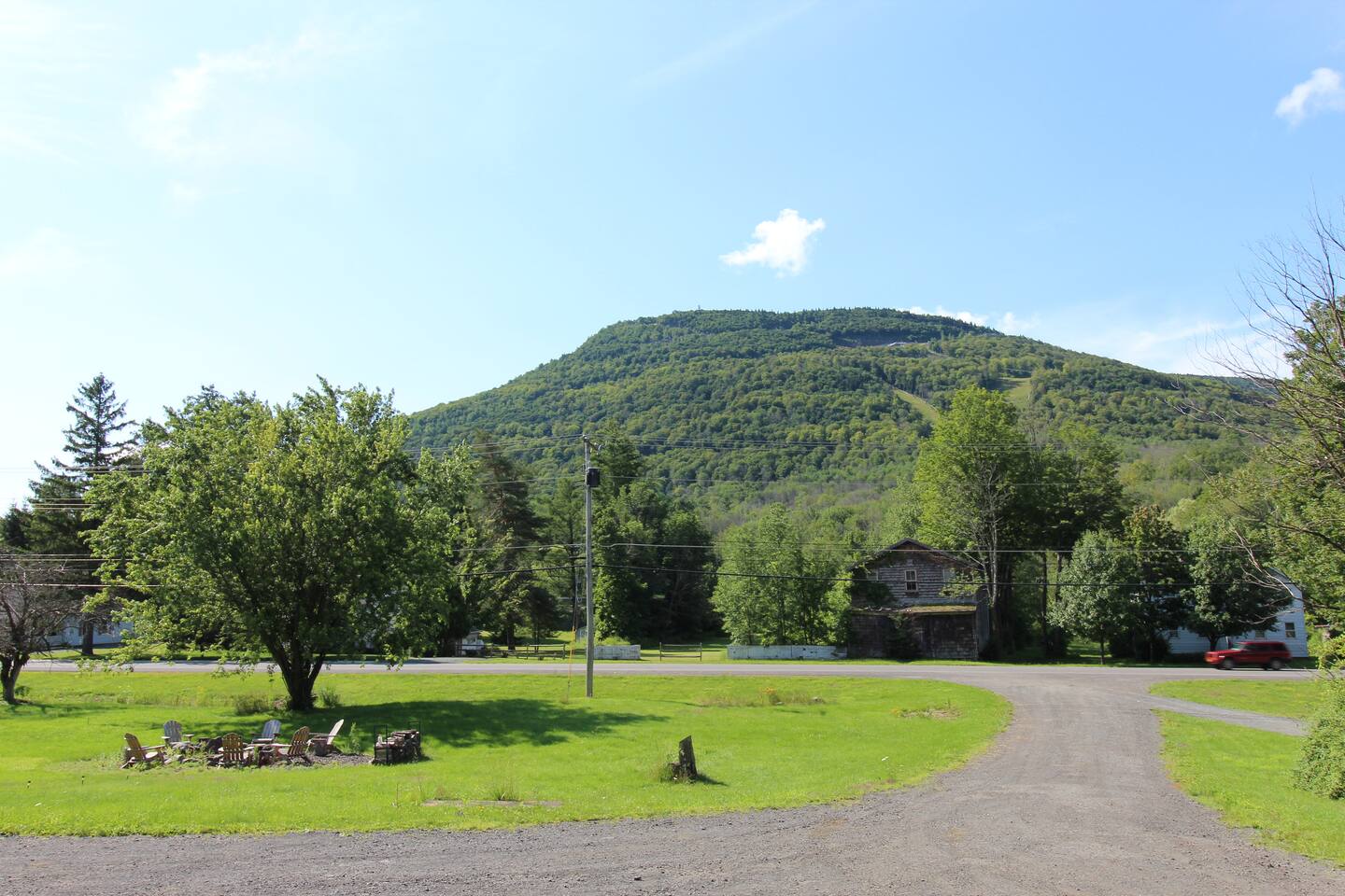 Perfect Lodge /w Gameroom Center of Hunter MT 9