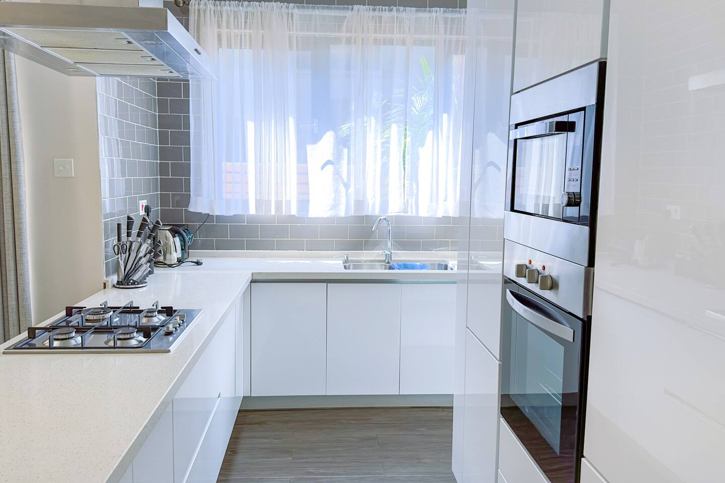 Lovely 3 bedrooms unit with Pool and Gym (Sitari)