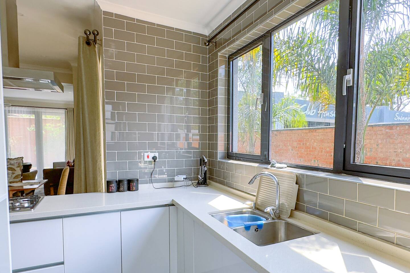 Lovely 3 bedrooms unit with Pool and Gym (Sitari)