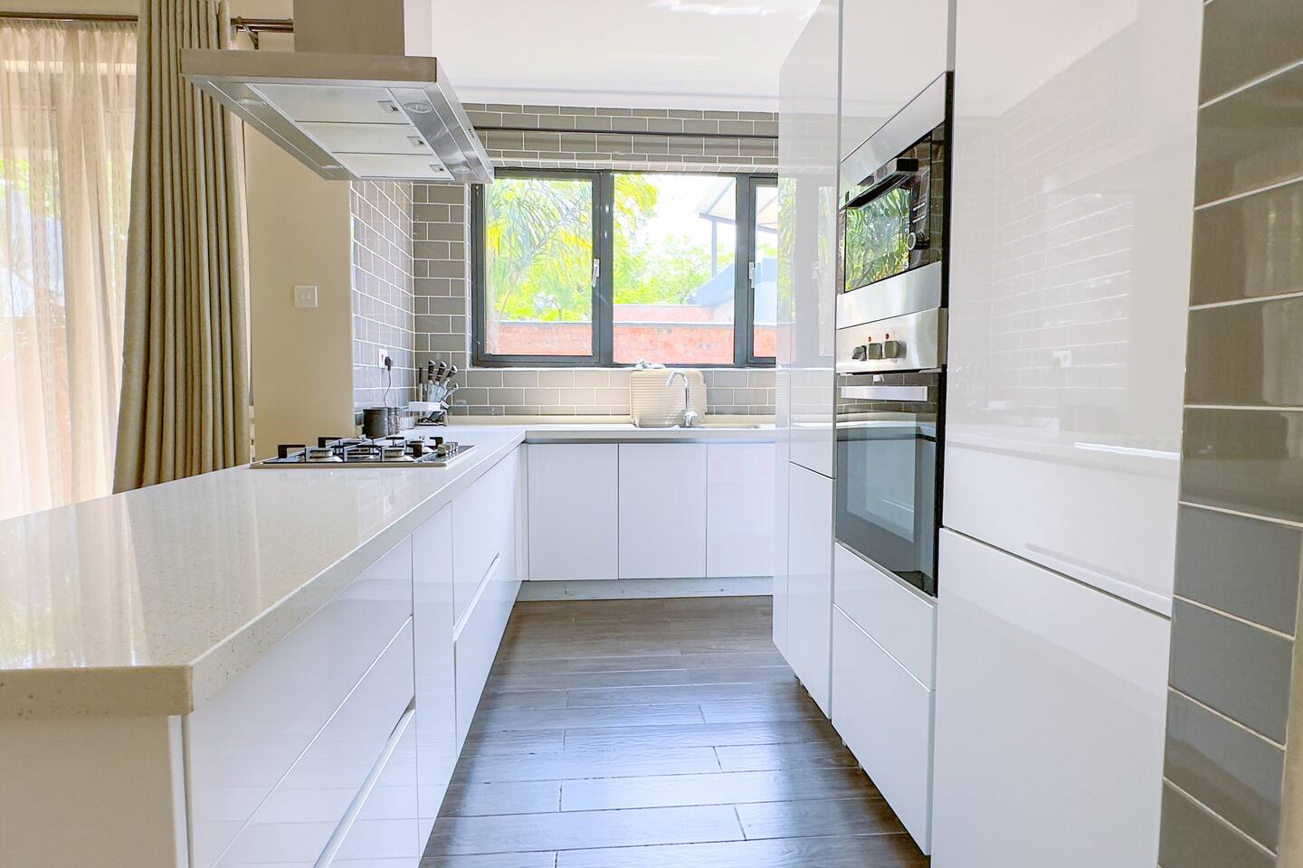 Lovely 3 bedrooms unit with Pool and Gym (Sitari)