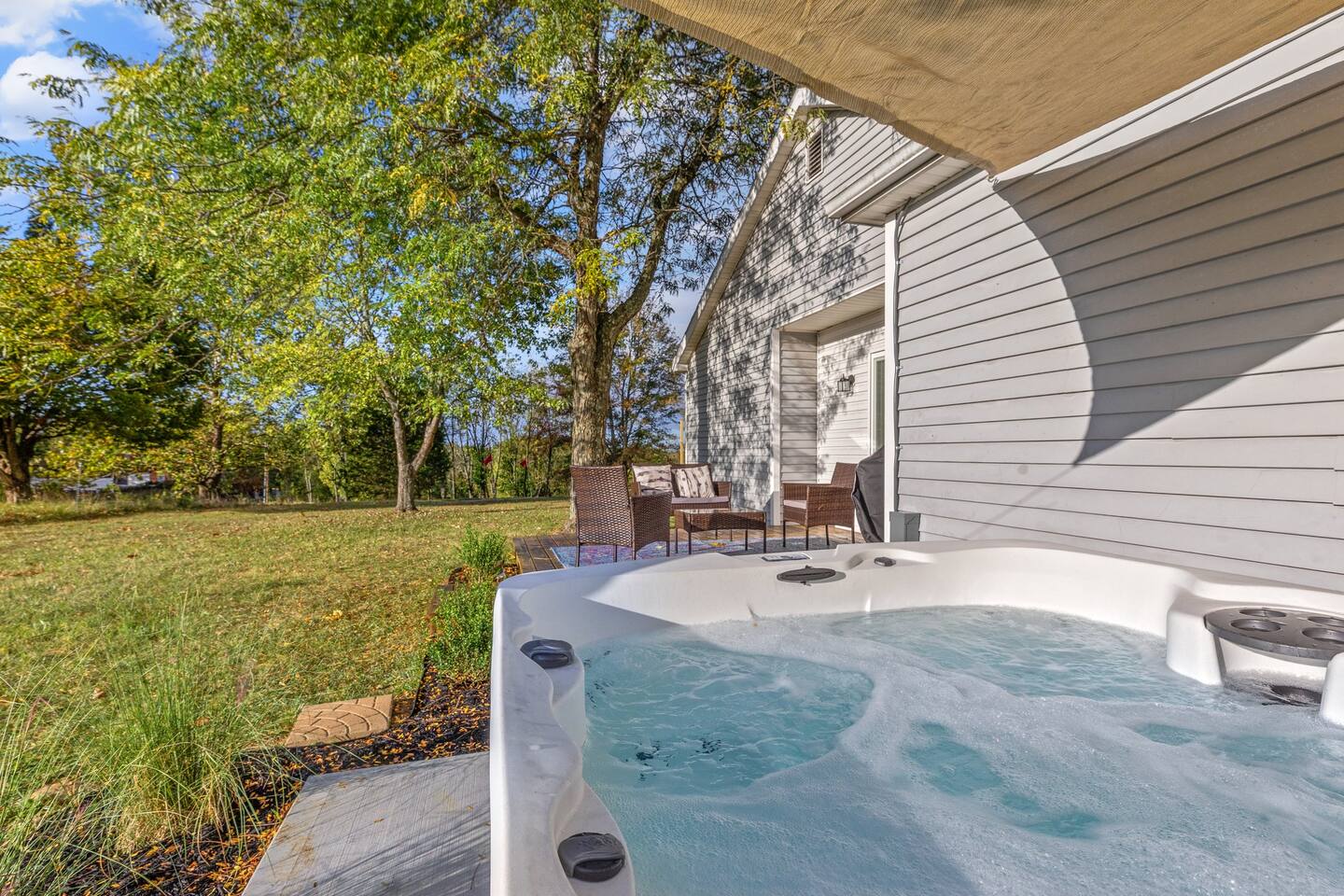 The Luxe/Hot Tub/Putt Putt/10 Miles Shaker Village — Harrodsburg — vacation rental