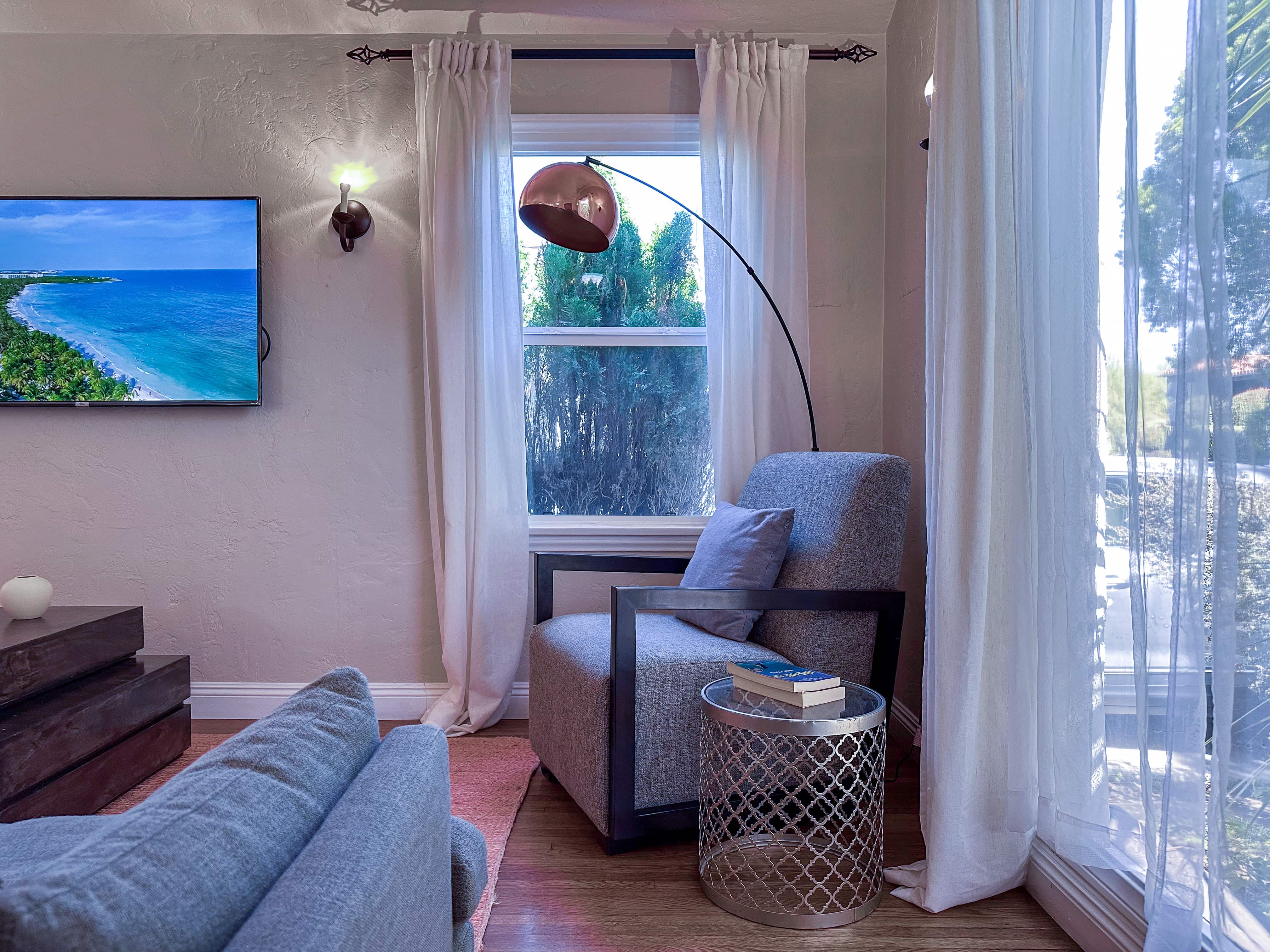 House, Picfair Village, 90019