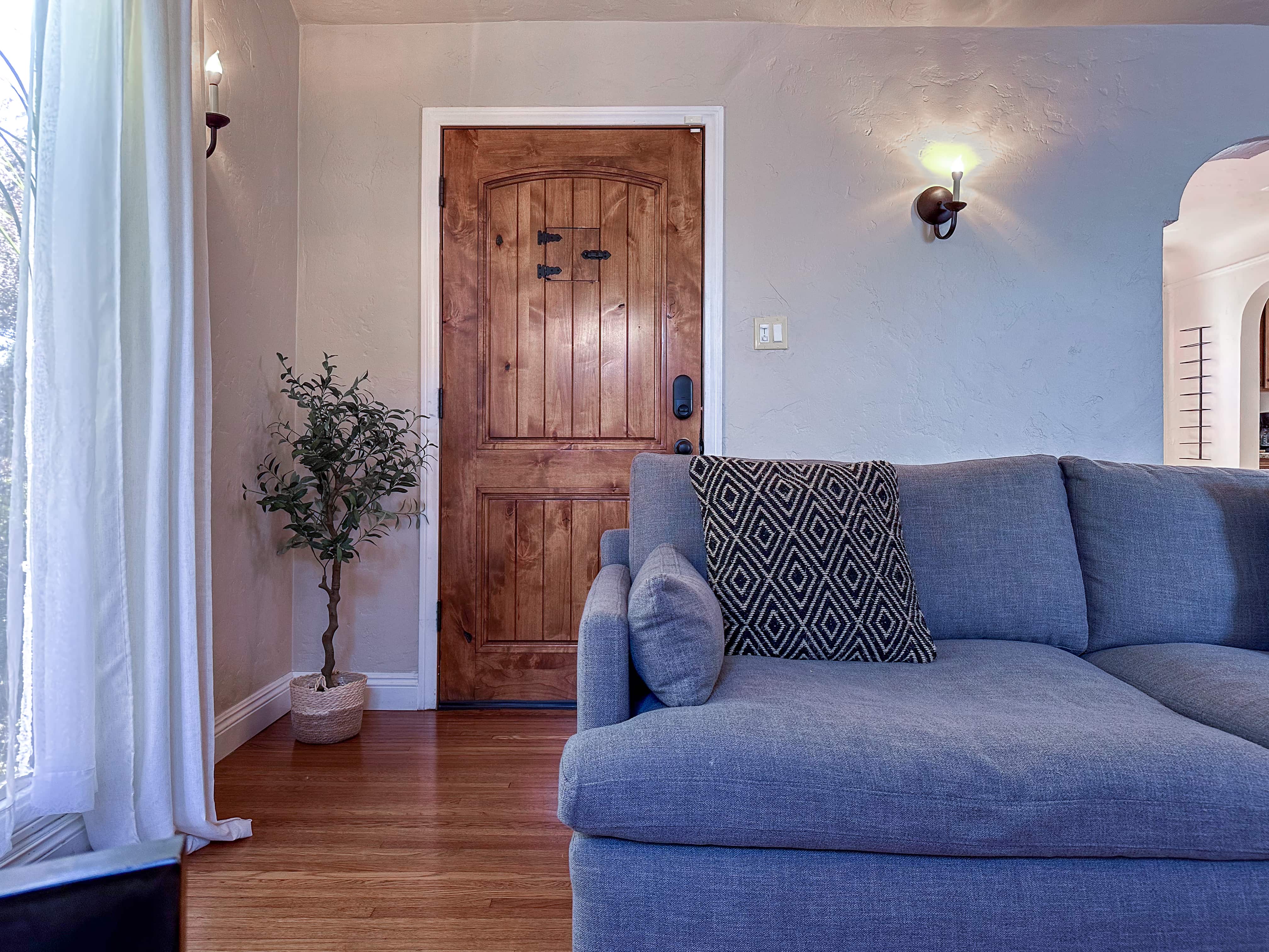 House, Picfair Village, 90019