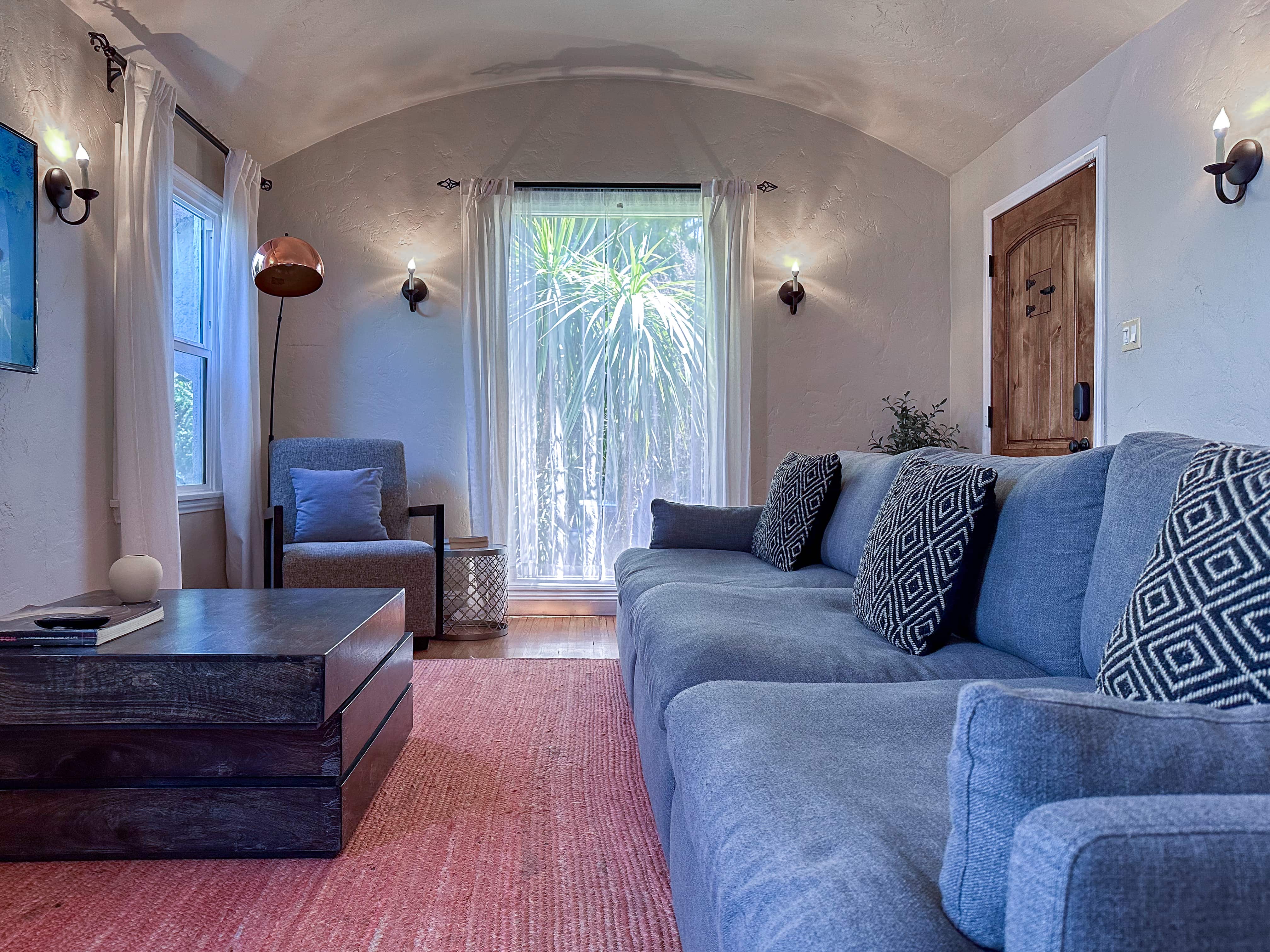 House, Picfair Village, 90019 — Los Angeles, CA — vacation rental