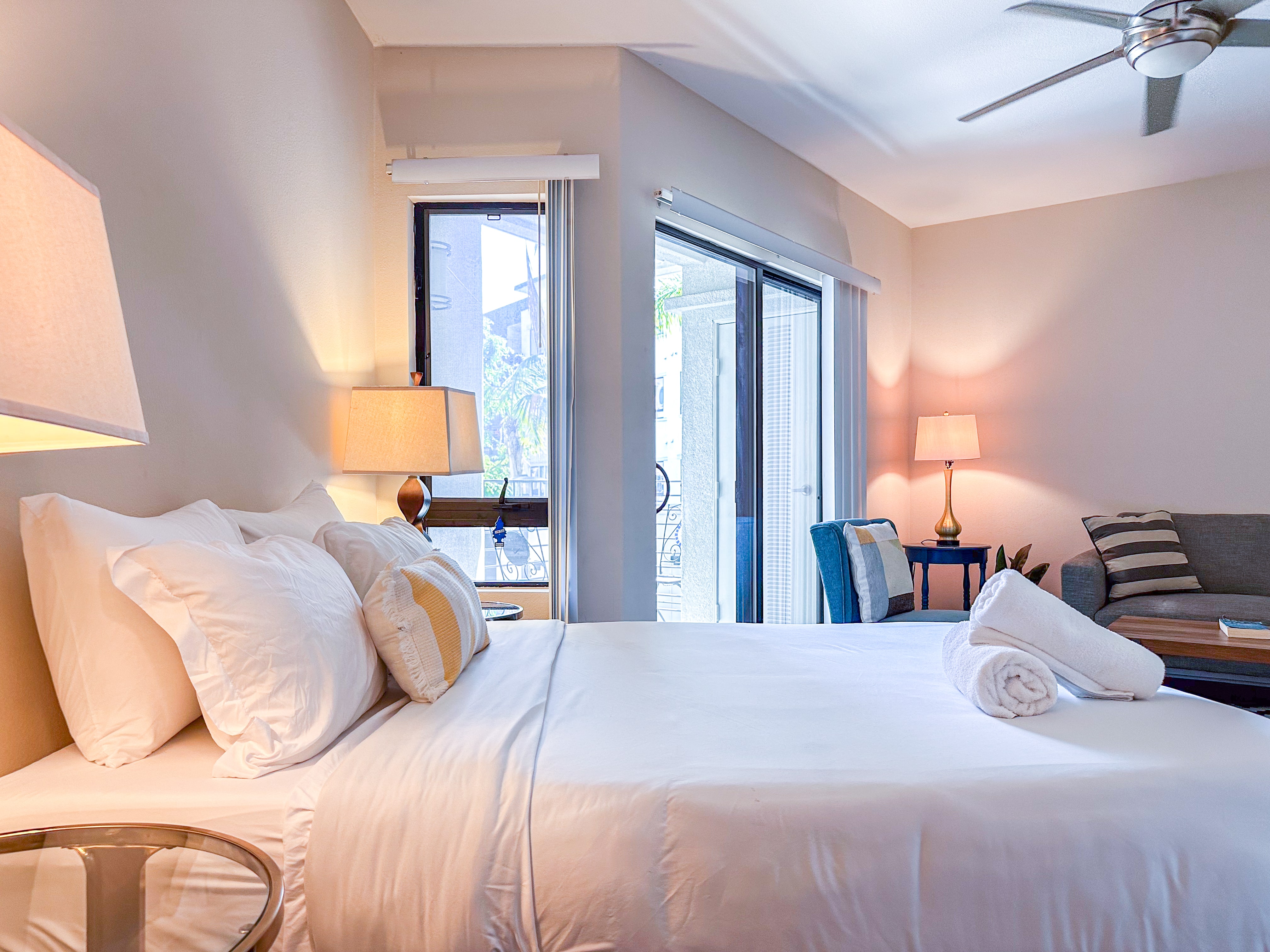 Suite, Miracle Mile, 90036