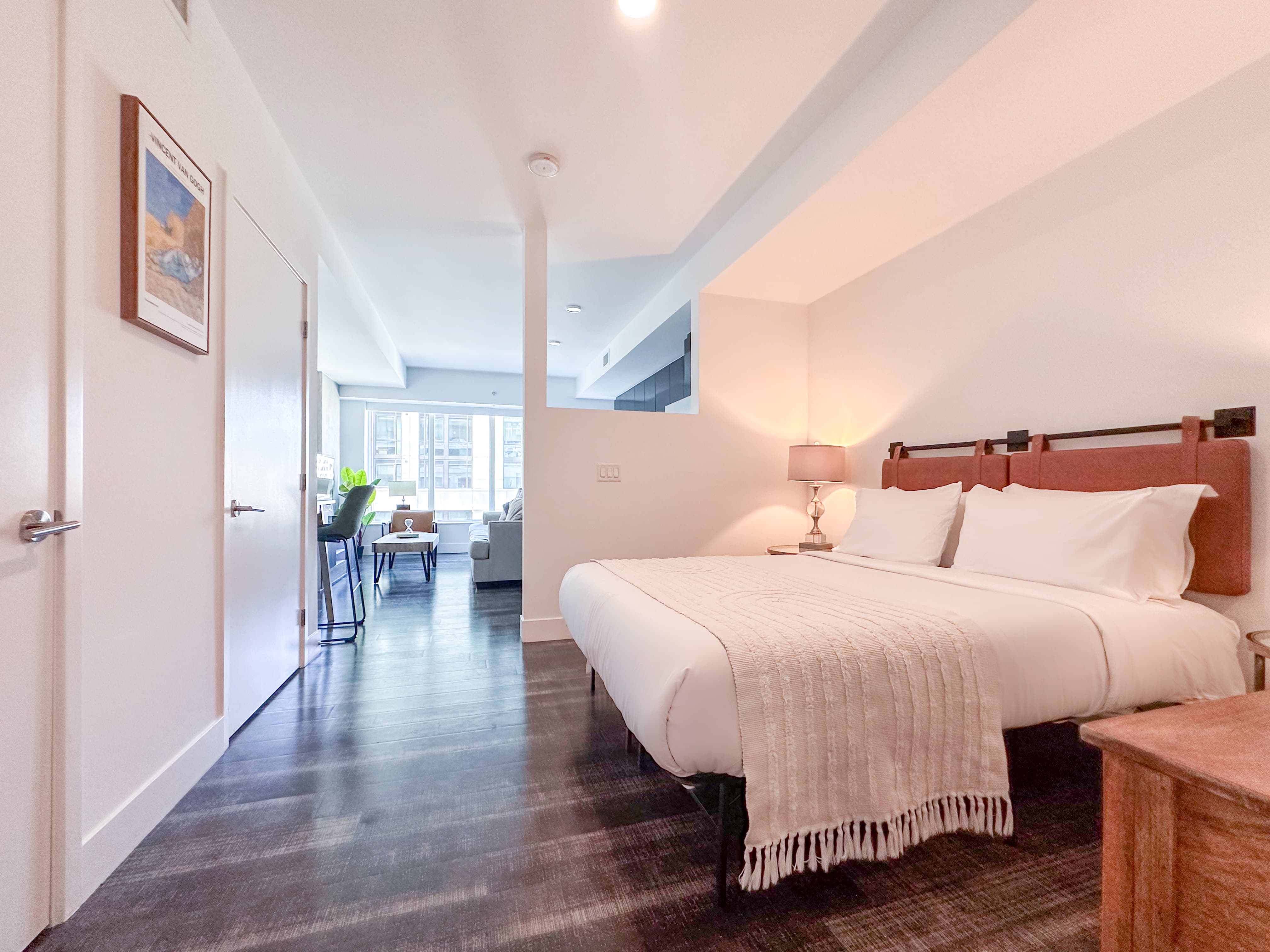 Suite, Downtown, 90014