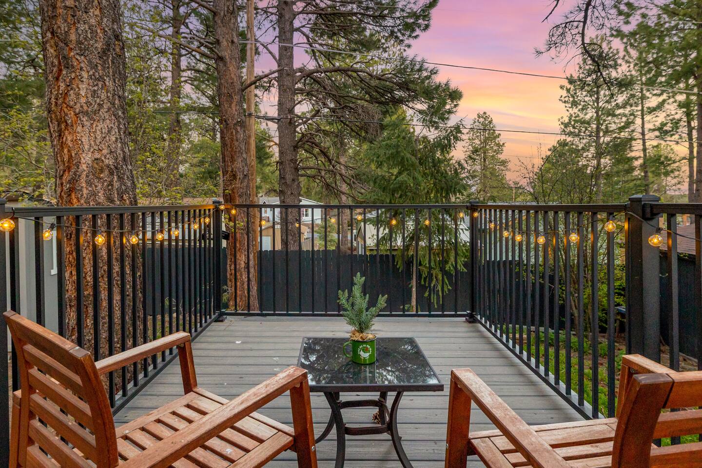 Wooded Oasis, Hot Tub, Fenced Yard, Chic Design