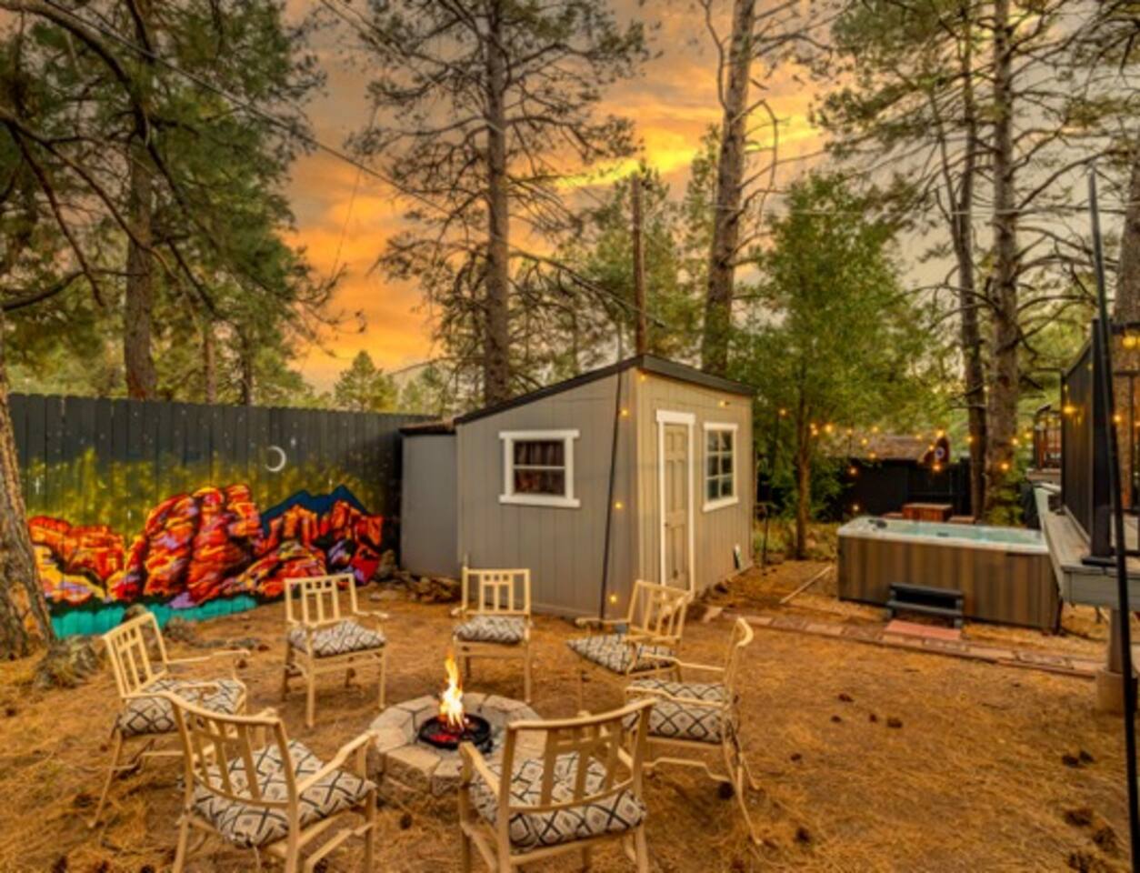 Wooded Oasis, Hot Tub, Fenced Yard, Chic Design