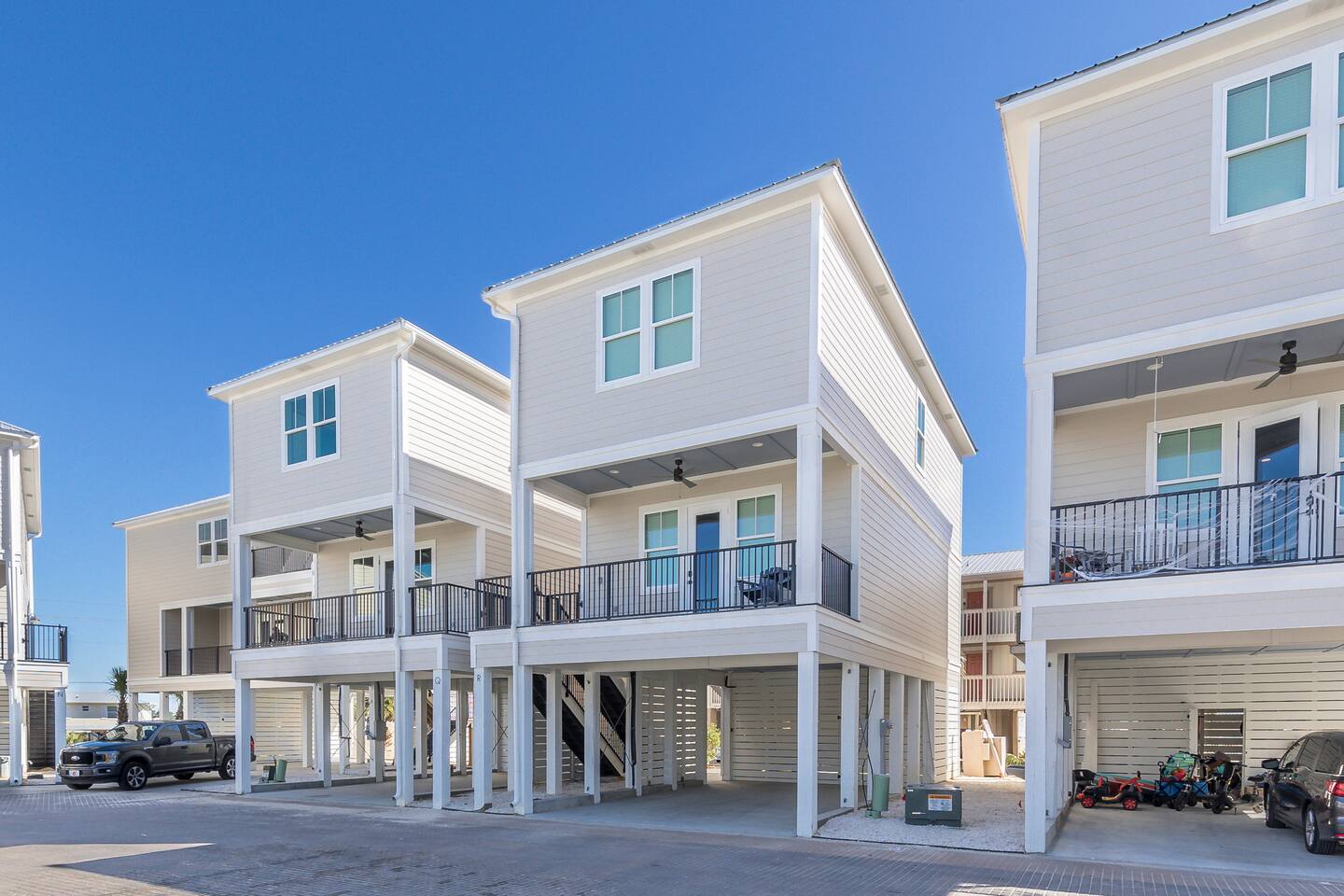 New Gulf Shores Home-steps to deed beach access