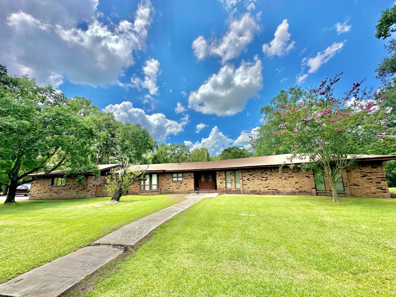 "KK's Hideaway" Pond, Mins from USM, Pool table — Hattiesburg — vacation rental