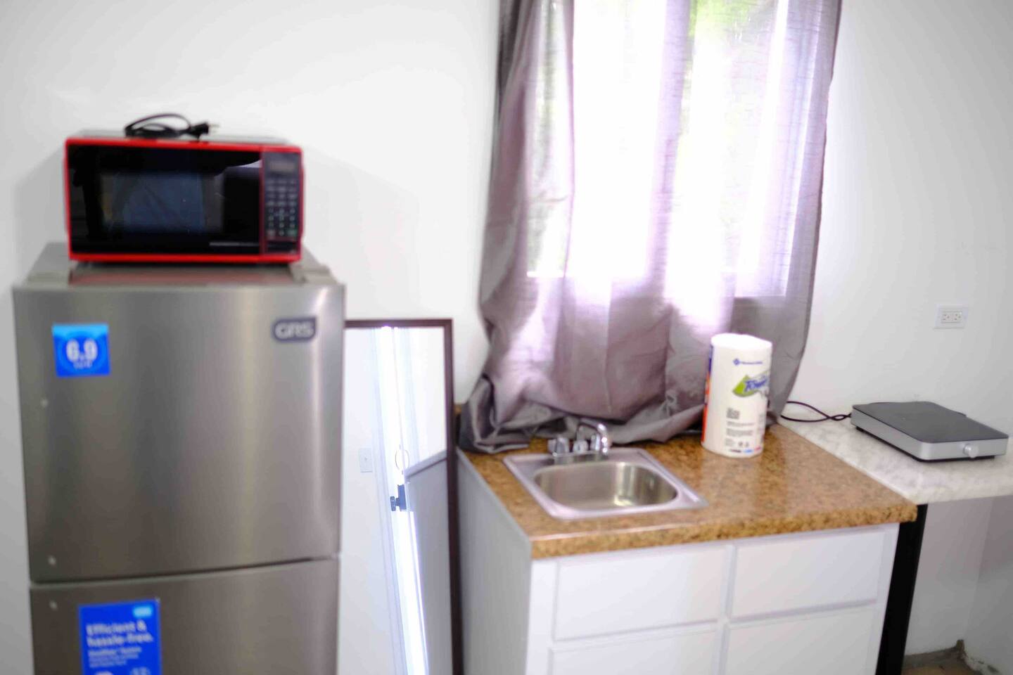 Cozy Studio with Balcony, 15 mins walk to Beach