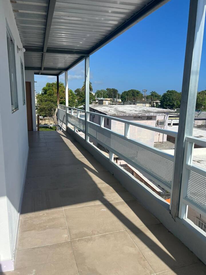 Cozy Studio with Balcony, 15 mins walk to Beach