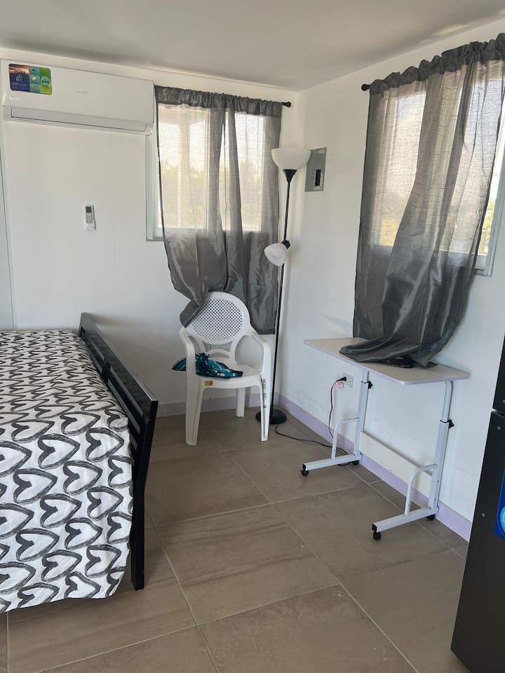 Cozy Studio with Balcony, 15 mins walk to Beach