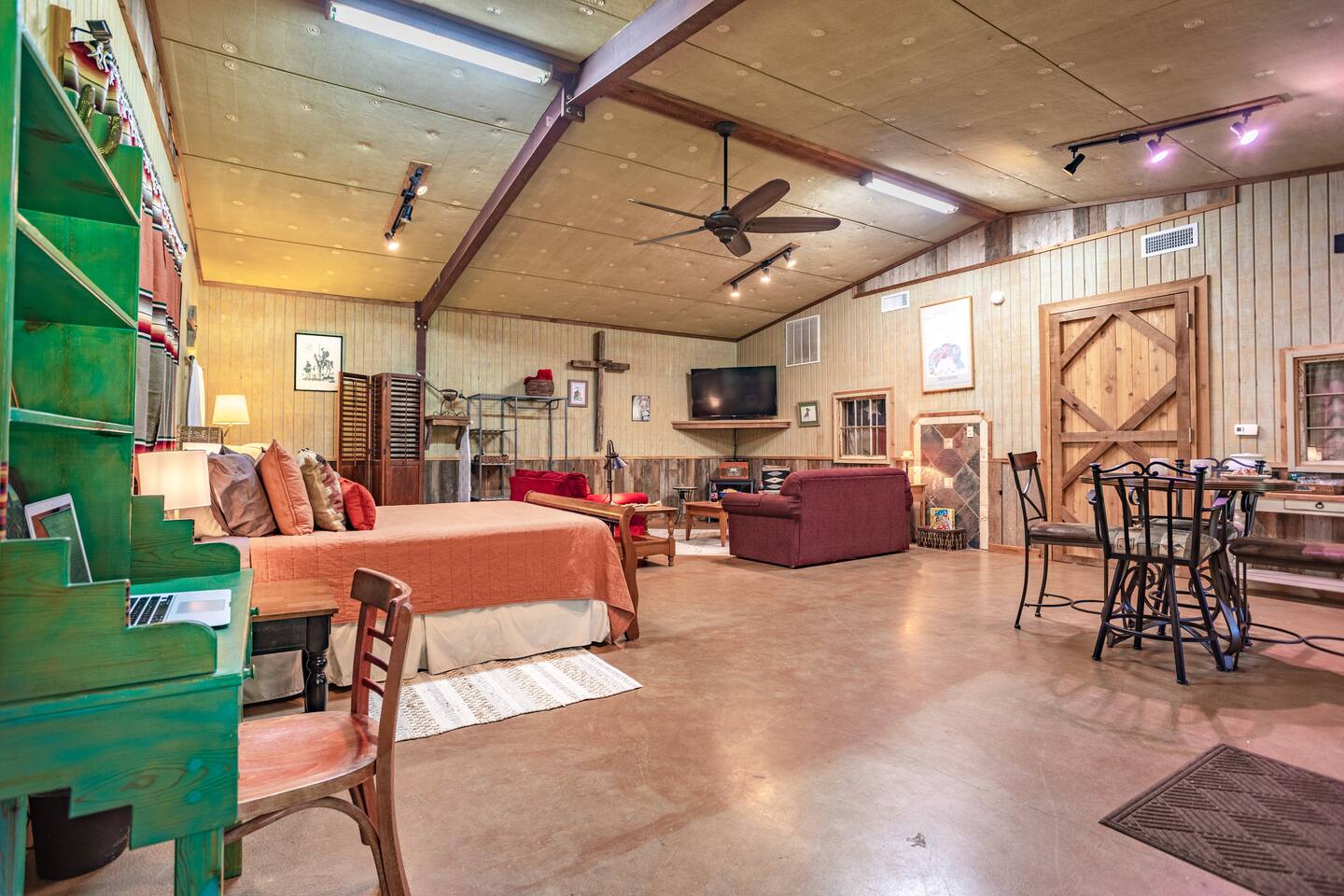 Runnin' Bird Haus Waco Magnolia