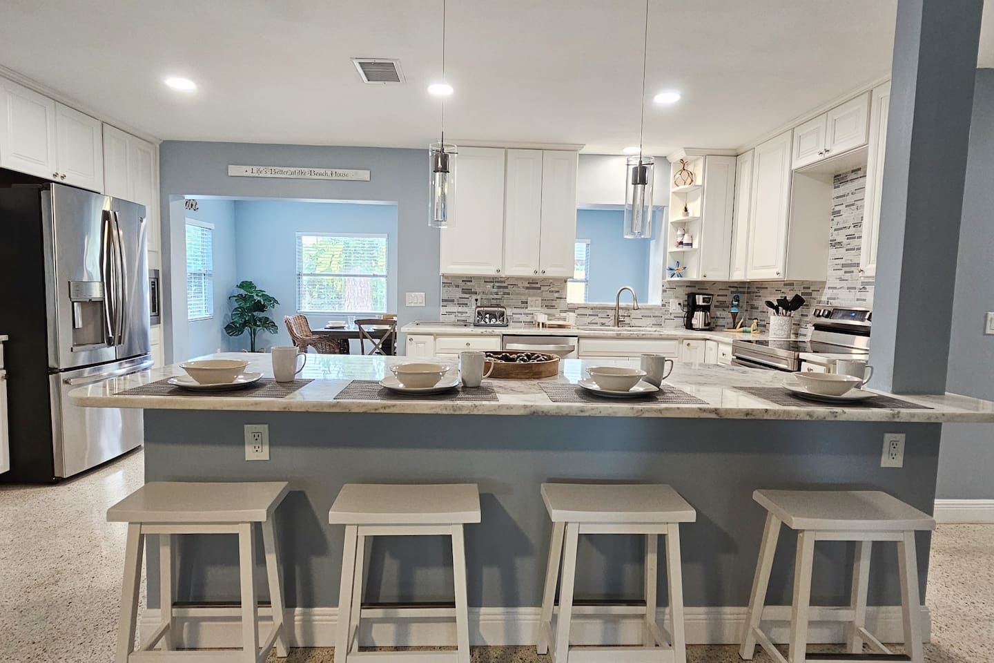 HEATED POOL-BBQ-CORNHOLE GAME-NEAR BEACH/WATER PARK/DOWNTOWN/LAKE/PINELLAS TRAIL
