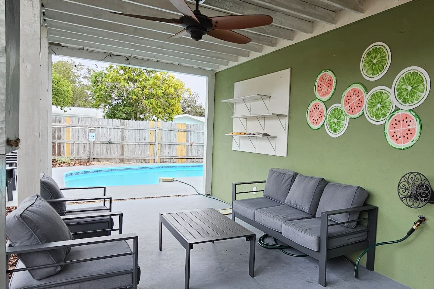 HEATED POOL-BBQ-CORNHOLE GAME-NEAR BEACH/WATER PARK/DOWNTOWN/LAKE/PINELLAS TRAIL