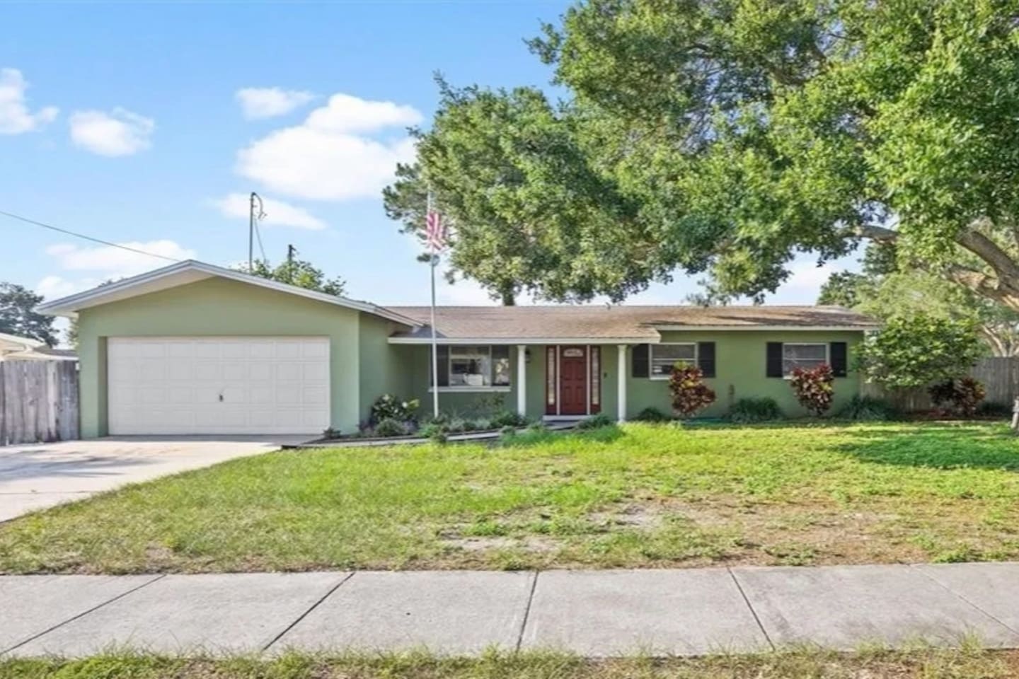 HEATED POOL-BBQ-CORNHOLE GAME-NEAR BEACH/WATER PARK/DOWNTOWN/LAKE/PINELLAS TRAIL