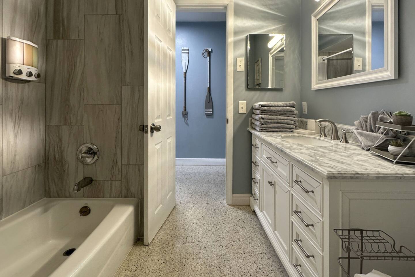 HEATED POOL-BBQ-CORNHOLE GAME-NEAR BEACH/WATER PARK/DOWNTOWN/LAKE/PINELLAS TRAIL