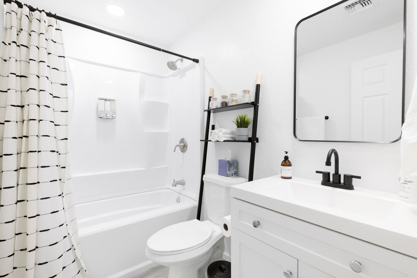 *NEW* Stylish Downtown Mesa Home