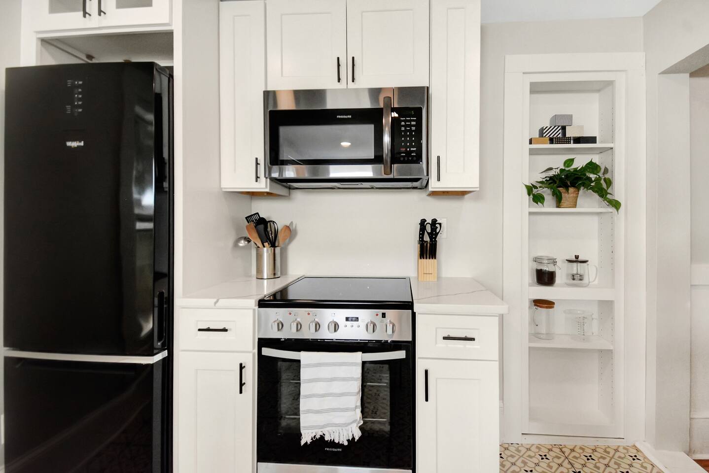 Apothecary - Upper Unit Downtown 2BR - Apartment