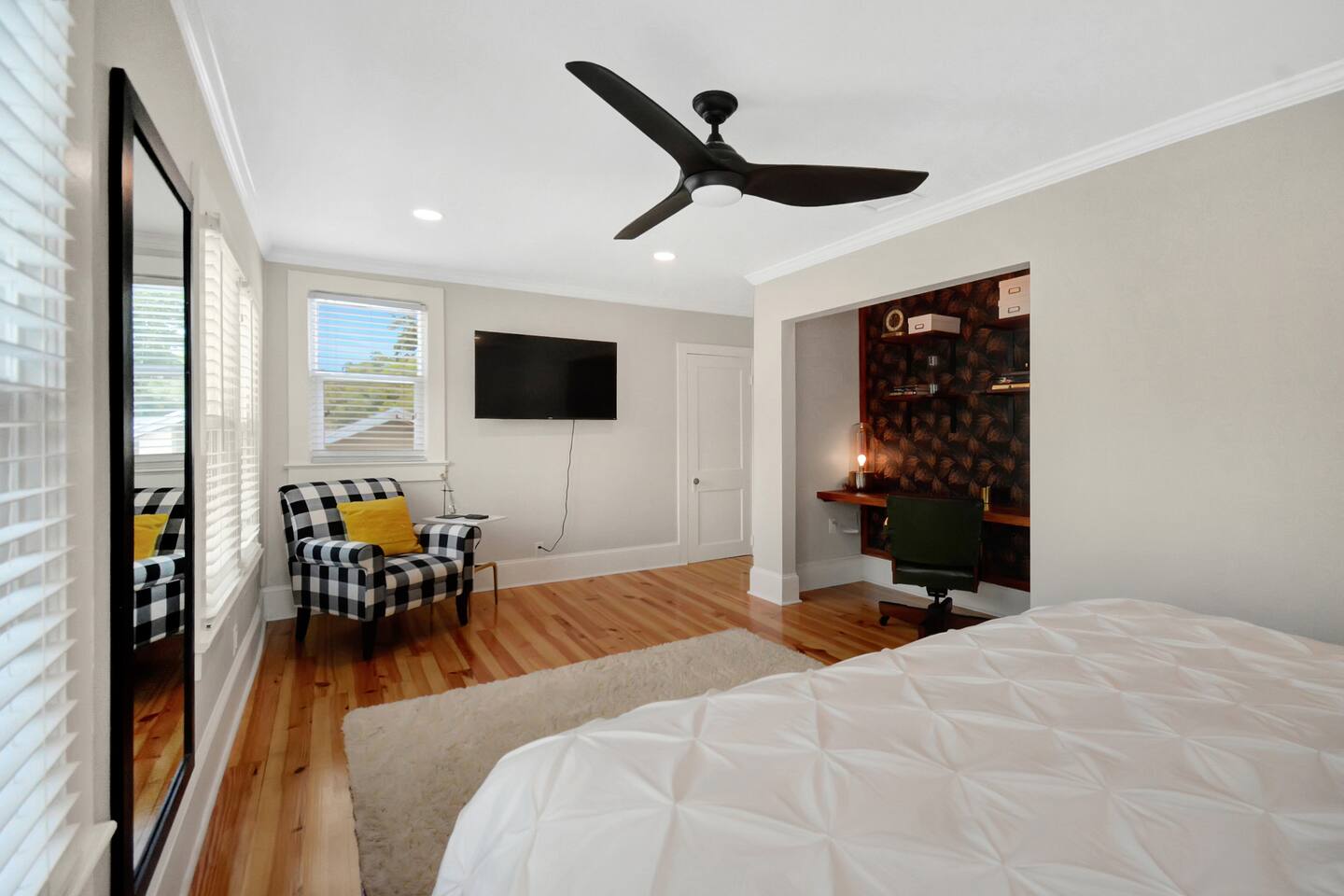 Apothecary - Upper Unit Downtown 2BR - Apartment