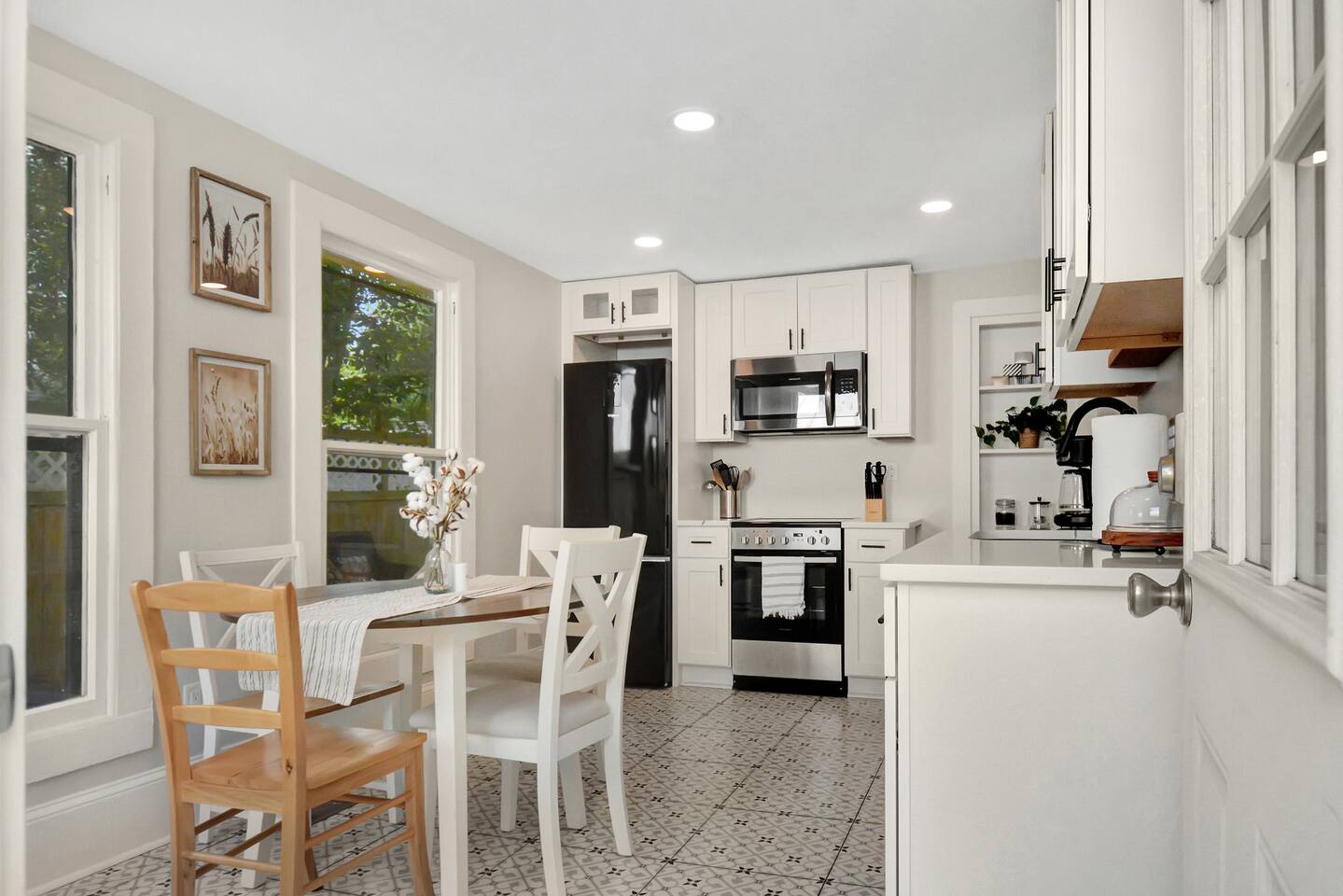 Apothecary - Upper Unit Downtown 2BR - Apartment