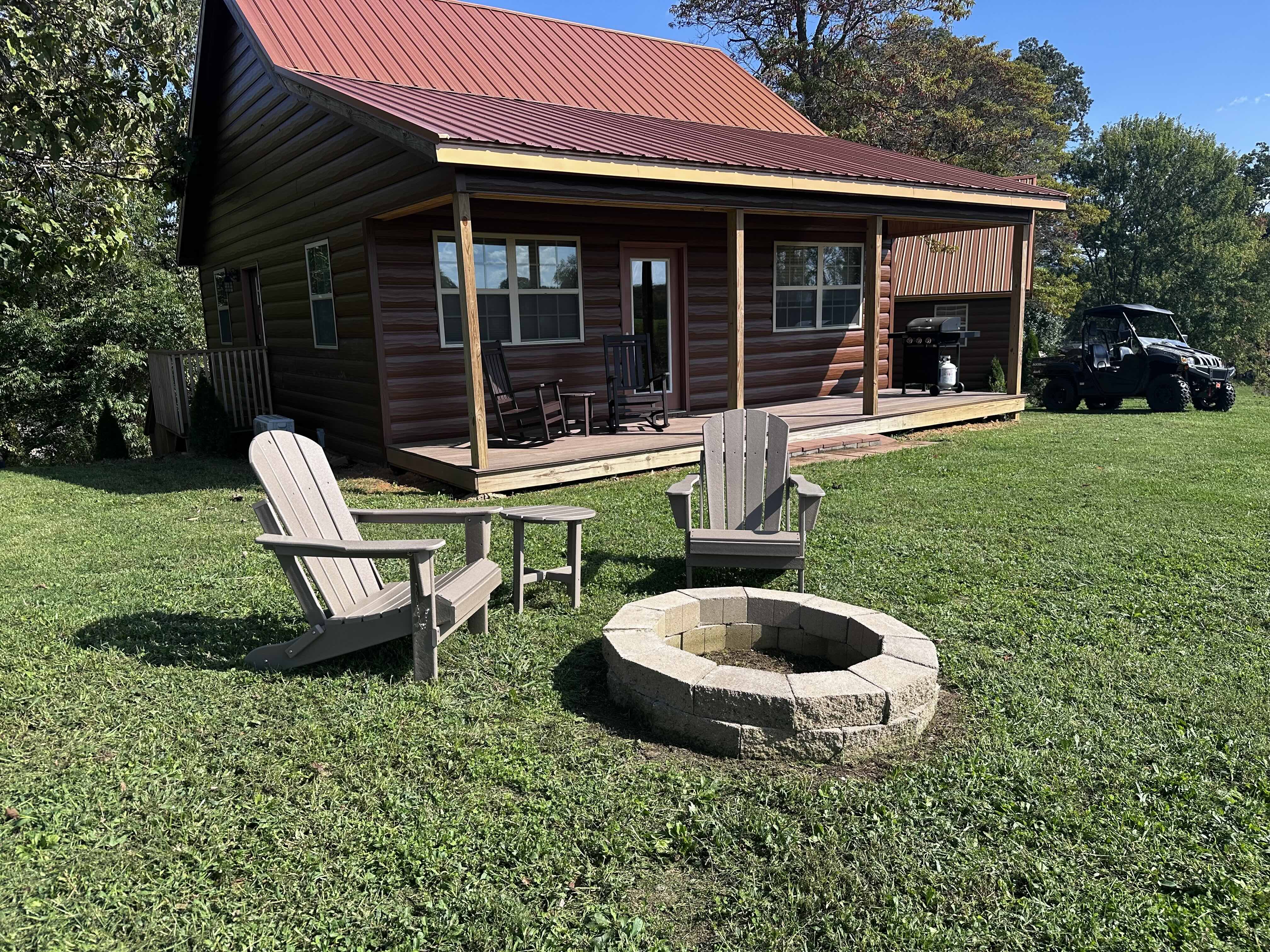 Sunset Bliss, cozy 1 bedroom, 1 loft cabin in the heart of Jonesborough, TN