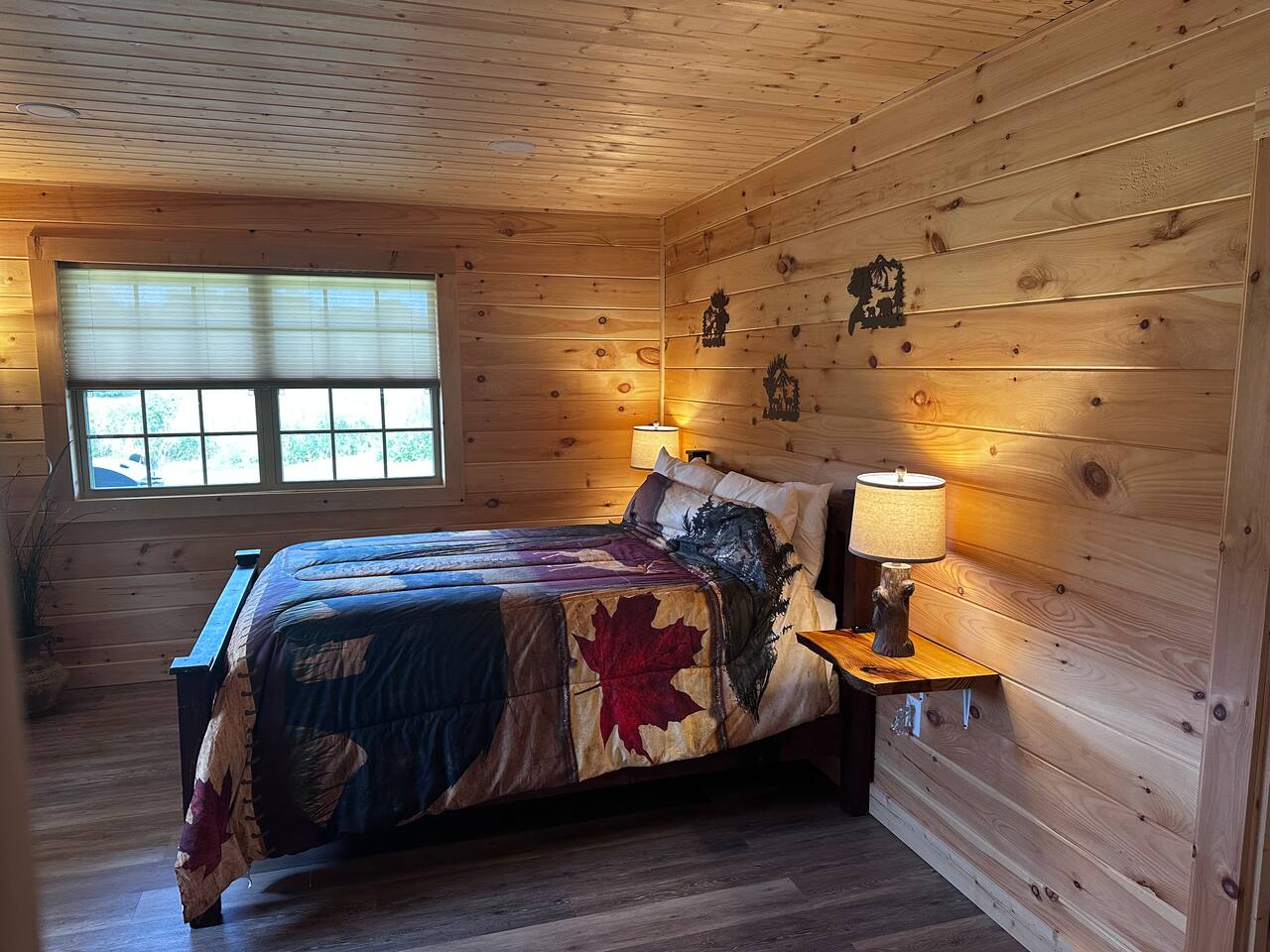 Sunset Bliss, cozy 1 bedroom, 1 loft cabin in the heart of Jonesborough, TN