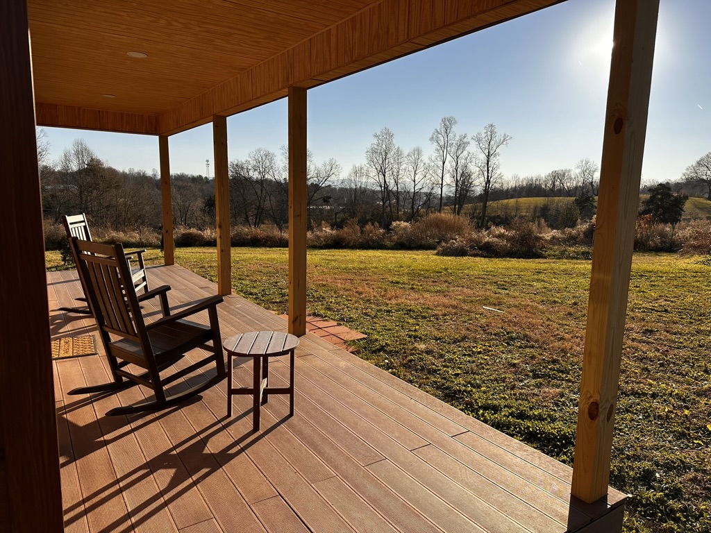 Sunset Bliss, cozy 1 bedroom, 1 loft cabin in the heart of Jonesborough, TN — Jonesborough — vacation rental
