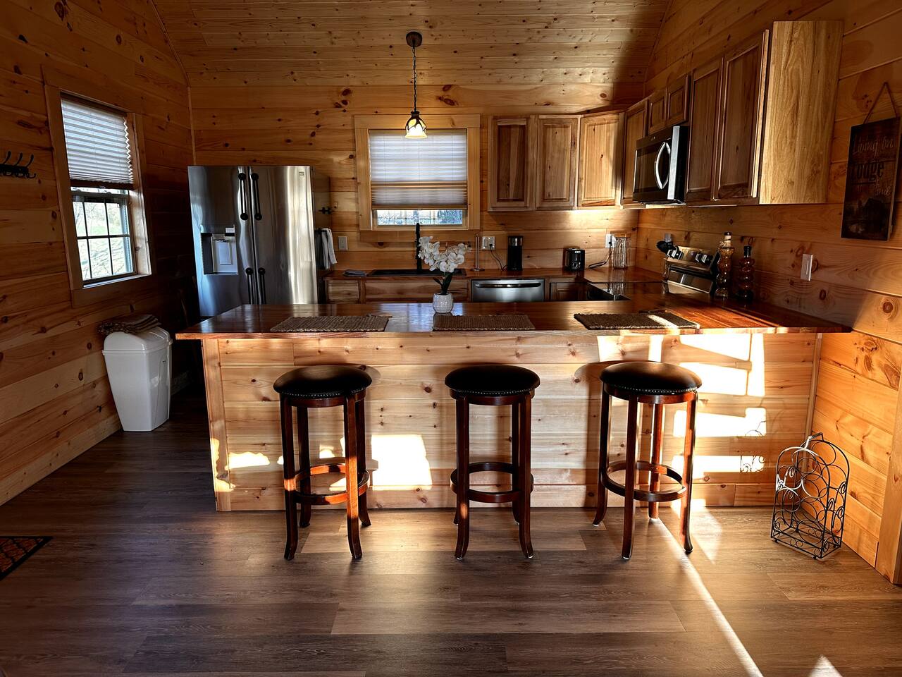 Sunset Bliss, cozy 1 bedroom, 1 loft cabin in the heart of Jonesborough, TN