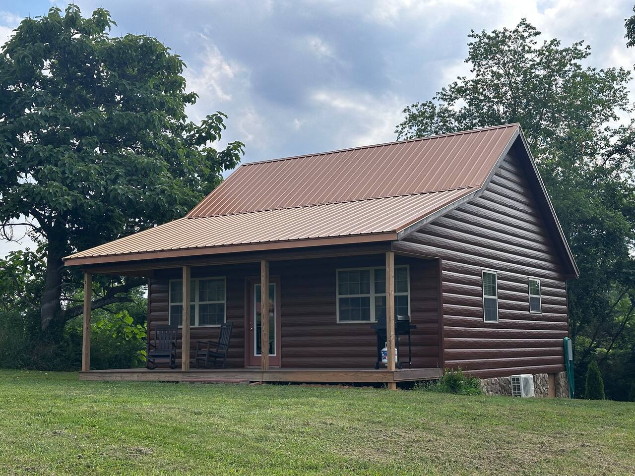 Sunset Bliss, cozy 1 bedroom, 1 loft cabin in the heart of Jonesborough, TN