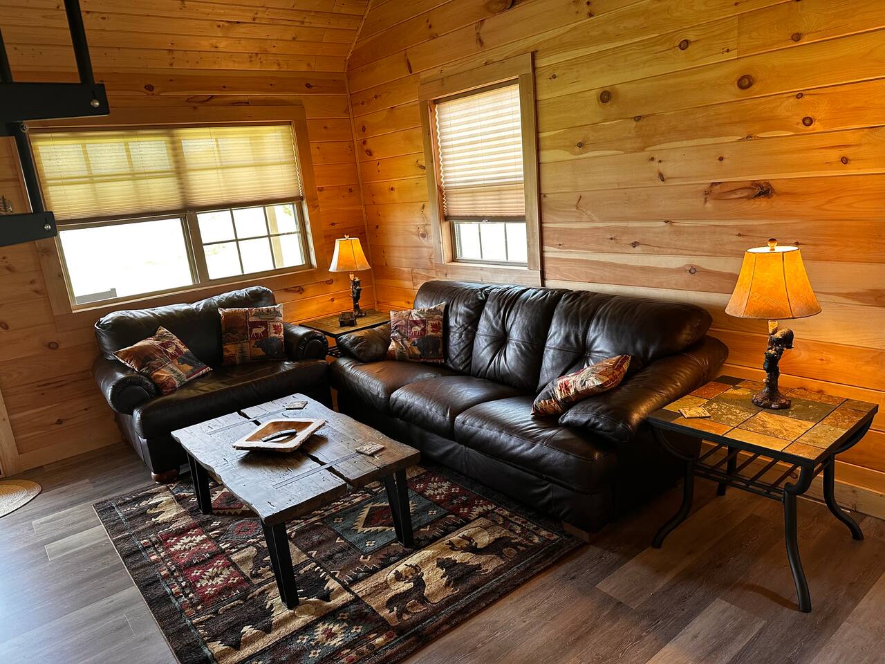 Sunset Bliss, cozy 1 bedroom, 1 loft cabin in the heart of Jonesborough, TN