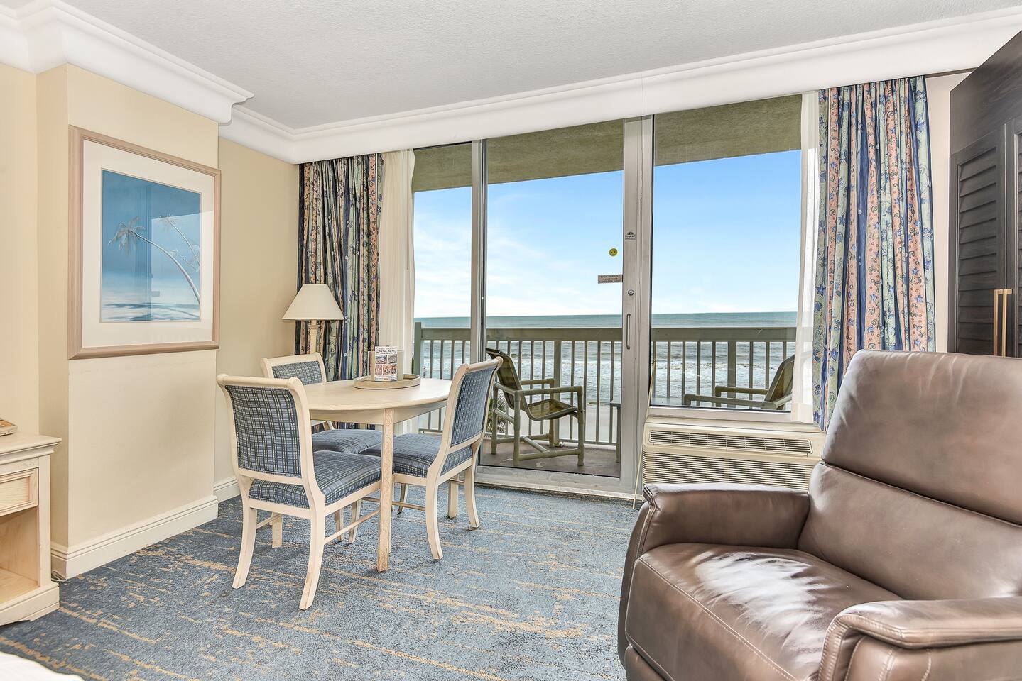 Private Daytona Oceanfront King Studio w/kitchen