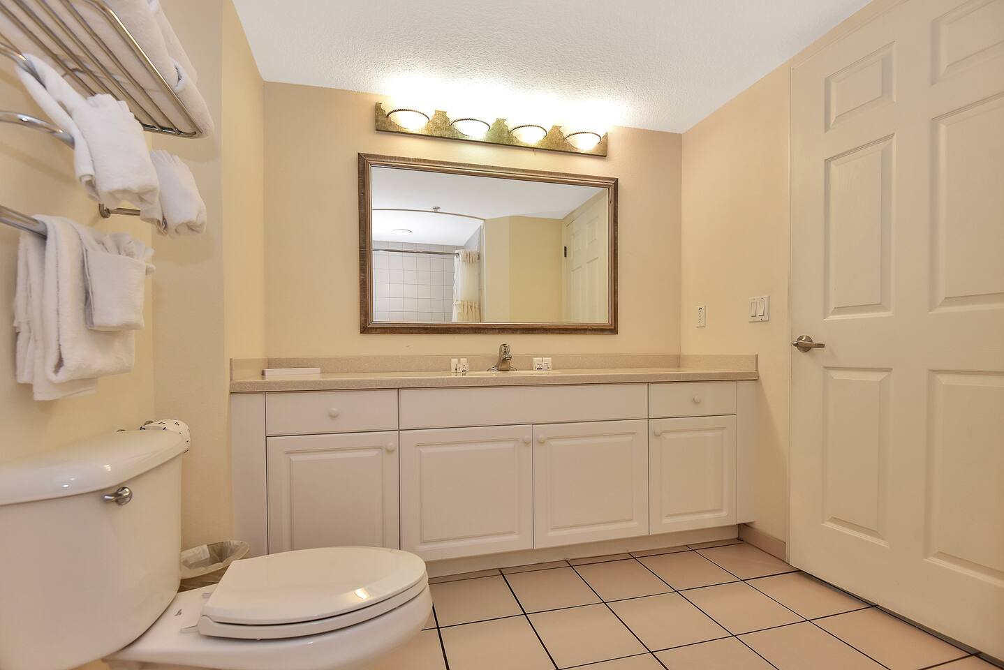 Private Daytona Oceanfront King Studio w/kitchen