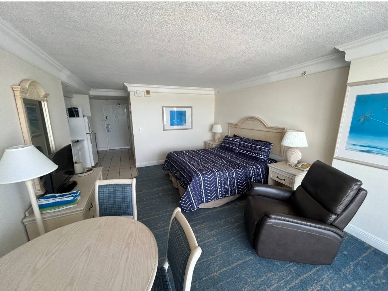 Private Daytona Oceanfront King Studio w/kitchen