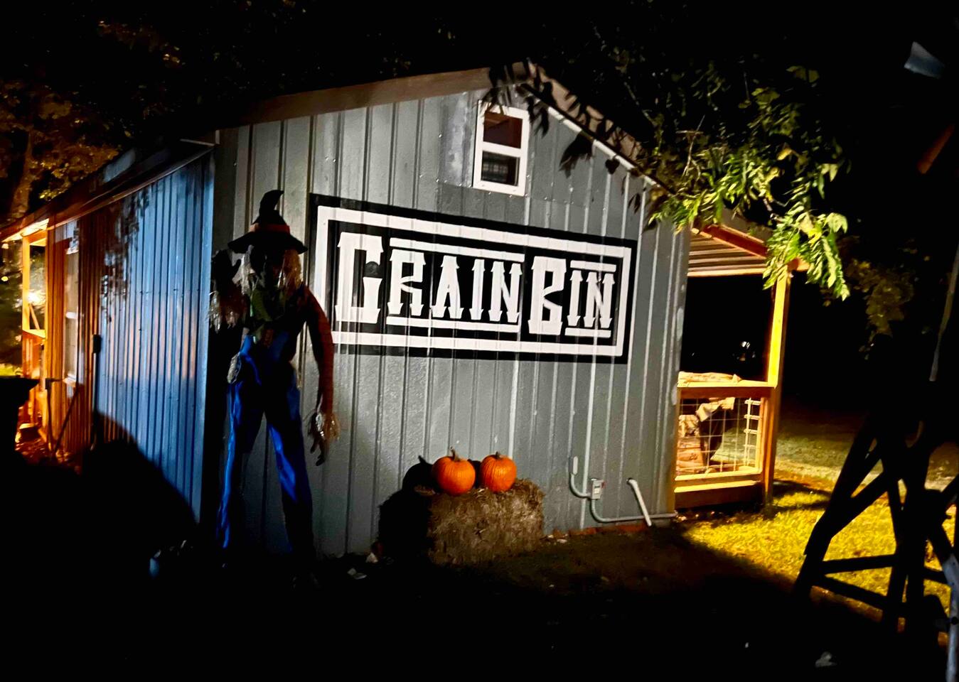 The Grain Bin Creek Cabin W/Loft.