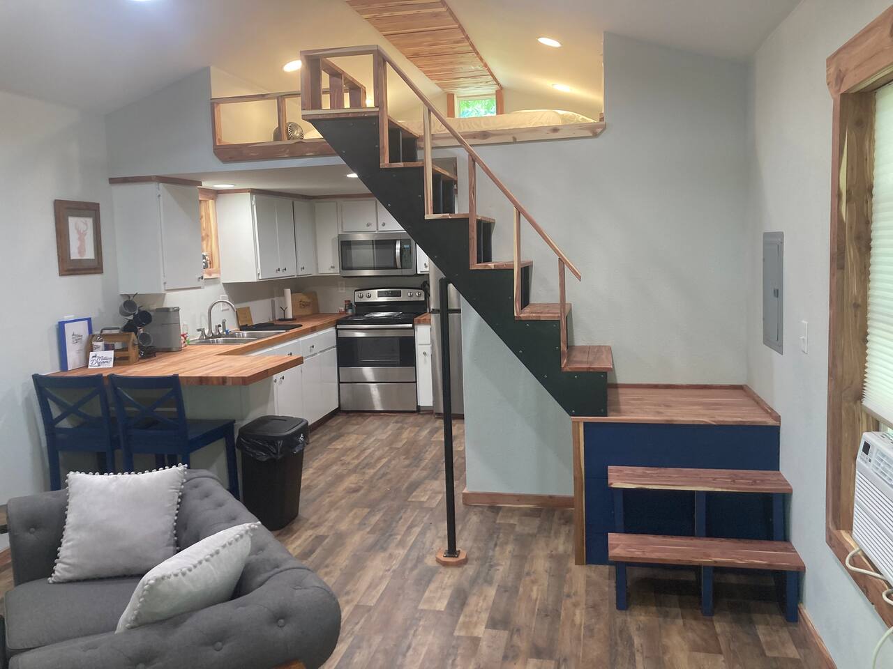 The Grain Bin Creek Cabin W/Loft.