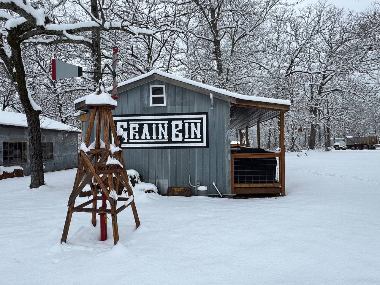 The Grain Bin Creek Cabin W/Loft.