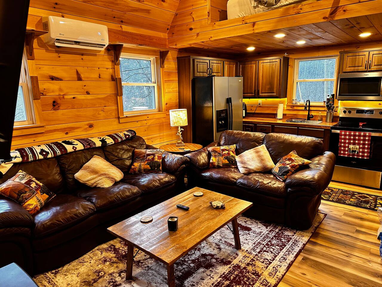 Mountain Tranquility, 1 Bedroom cabin secluded in the mountains of East Tennessee