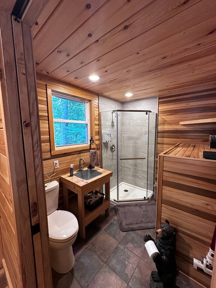Mountain Tranquility, 1 Bedroom cabin secluded in the mountains of East Tennessee