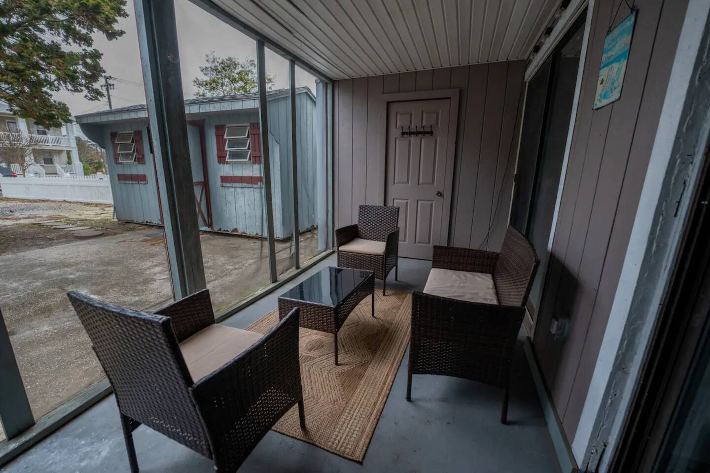 2 Bed / 1 Bath Beach Apartment With Full Kitchen