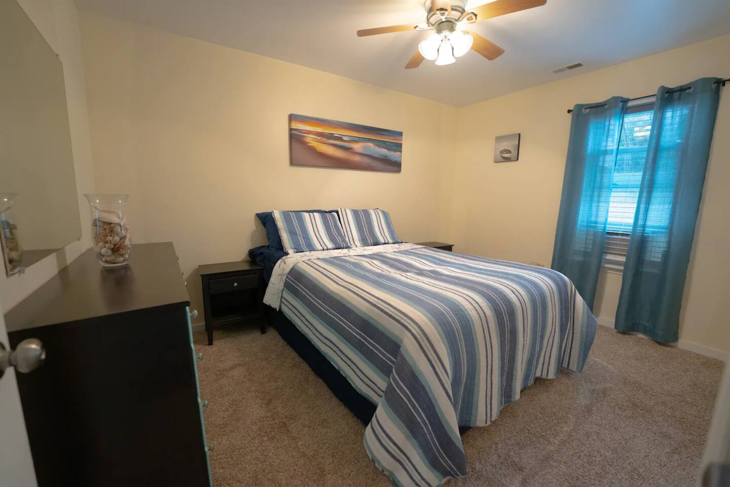 2 Bed / 1 Bath Beach Apartment With Full Kitchen