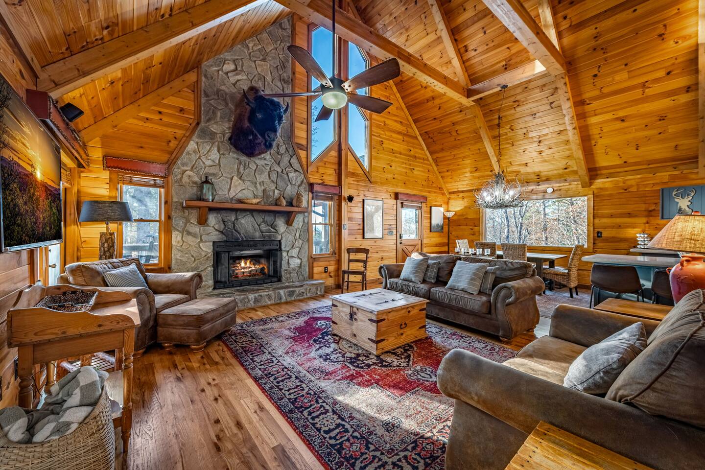 Views for Miles! Wi-Fi, New Hot Tub, Fire Pit!
