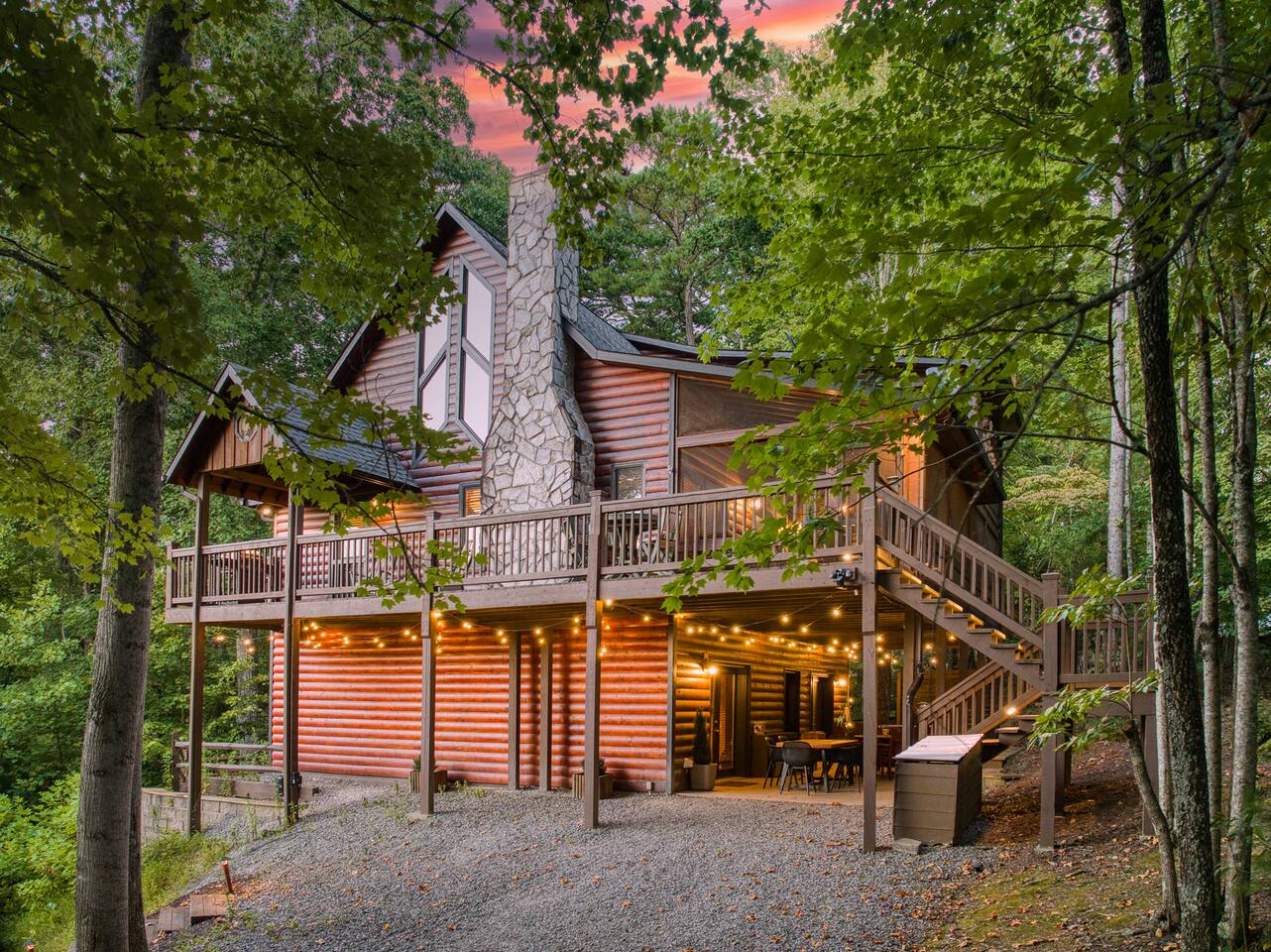 Views for Miles! Wi-Fi, New Hot Tub, Fire Pit!