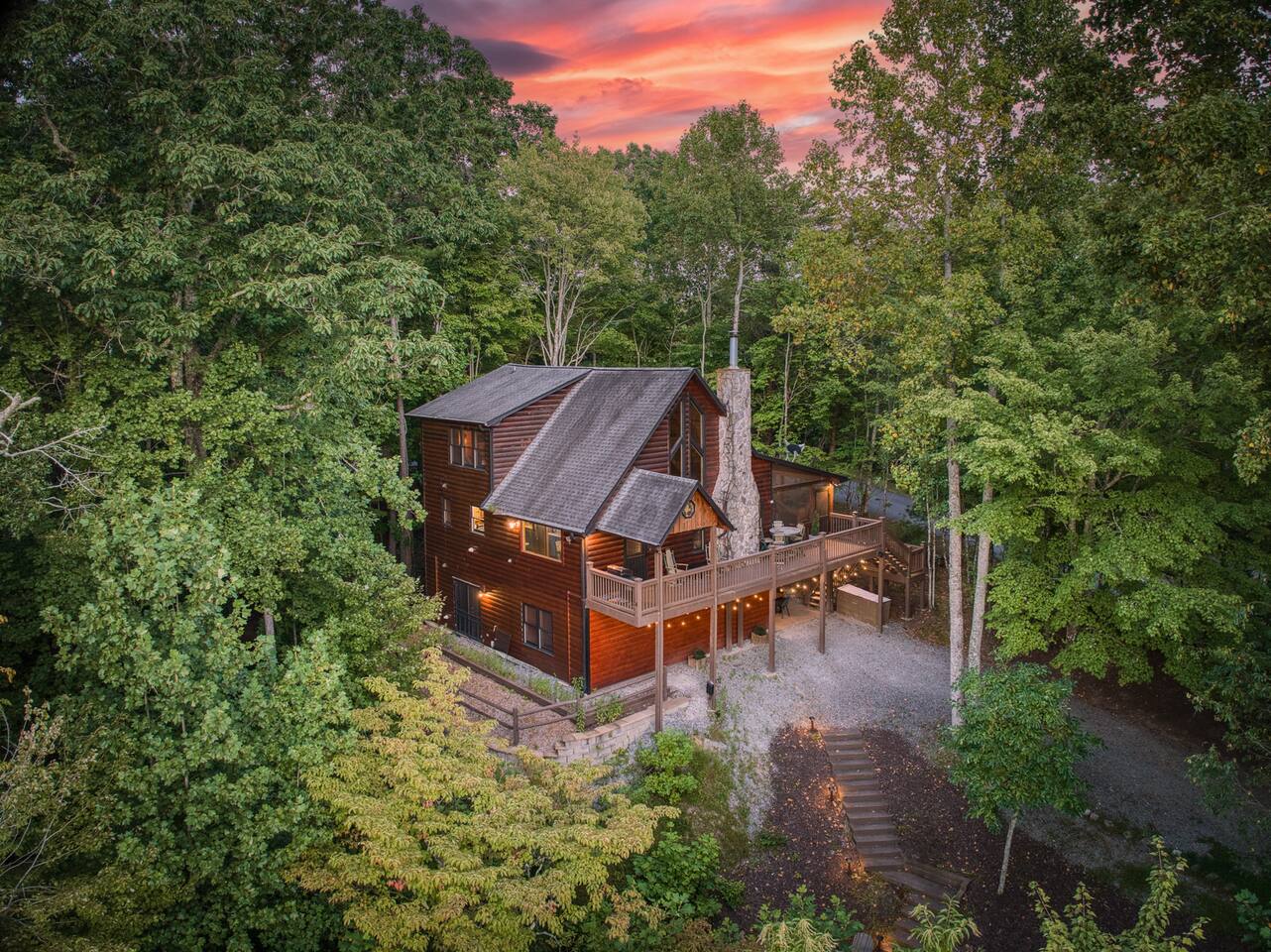 Views for Miles! Wi-Fi, New Hot Tub, Fire Pit!