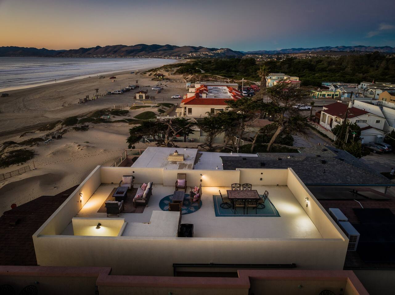 Strandcastle Beach House 2.0 - Oceanfront!