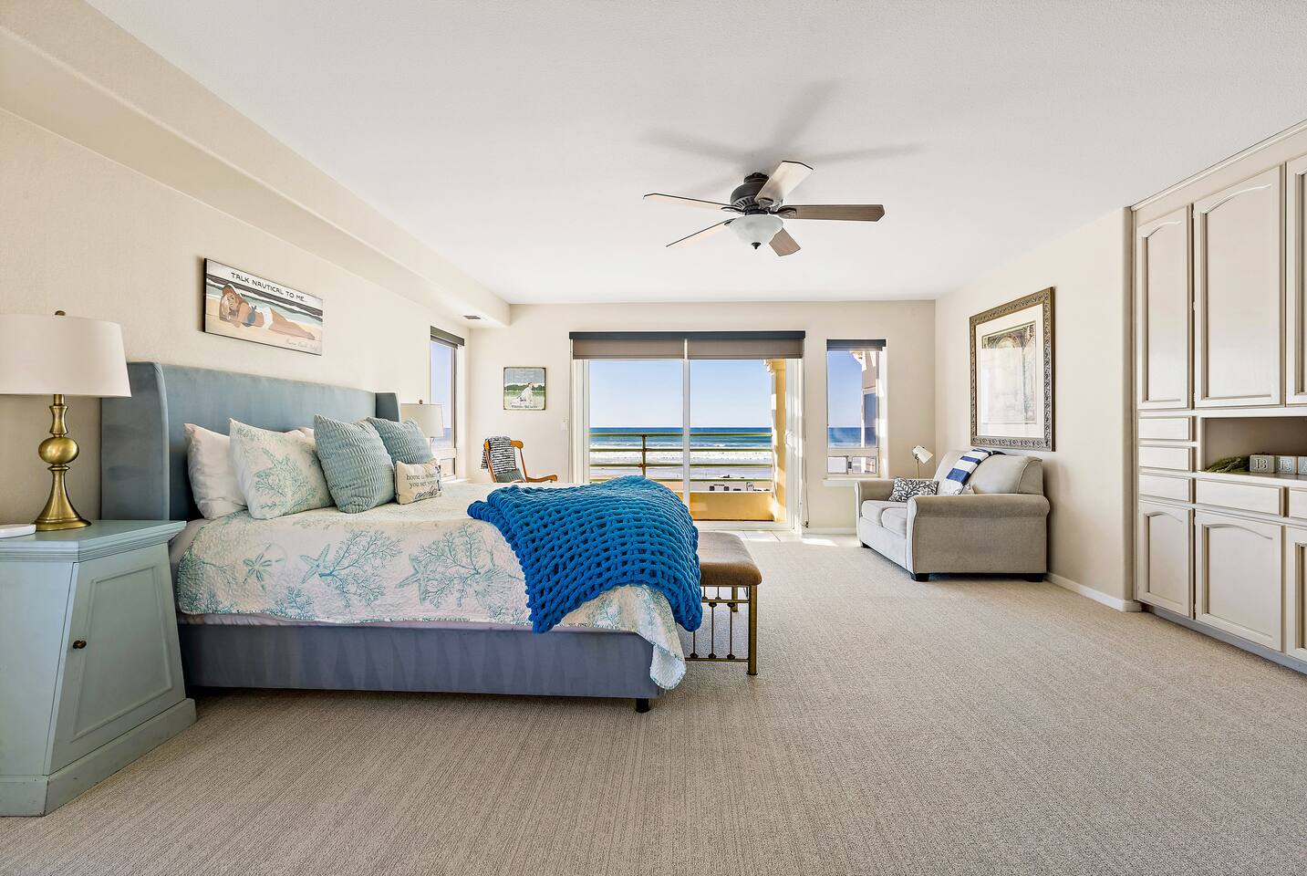 Strandcastle Beach House - Oceanfront!