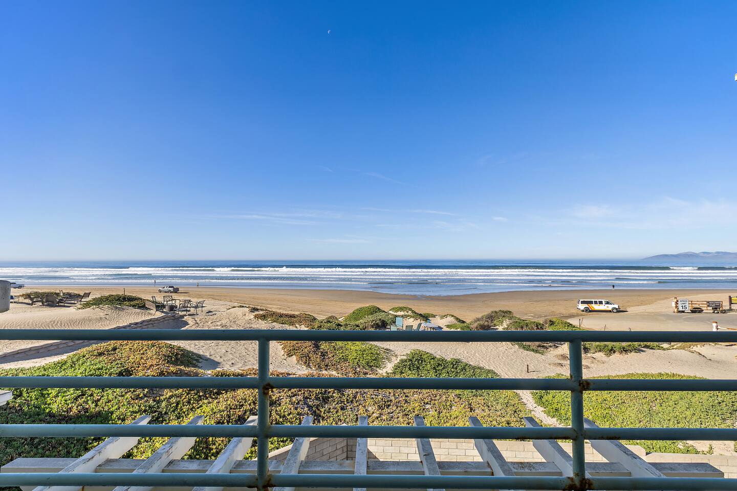 Strandcastle Beach House - Oceanfront!