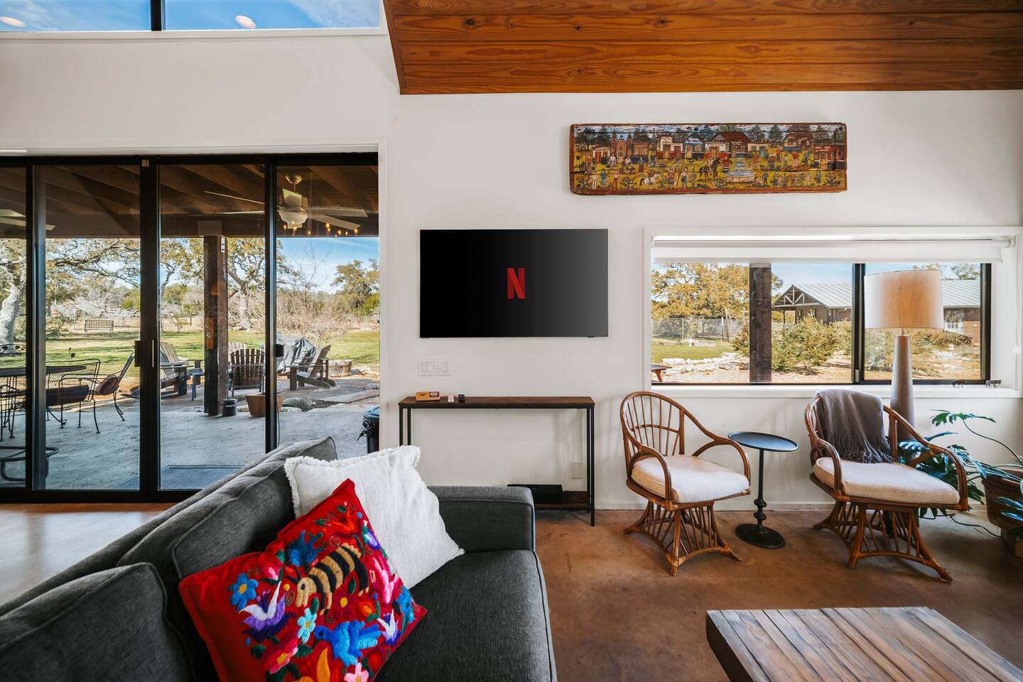Pool, Fire Pit, Ping Pong, Stunning 5-Acre Retreat