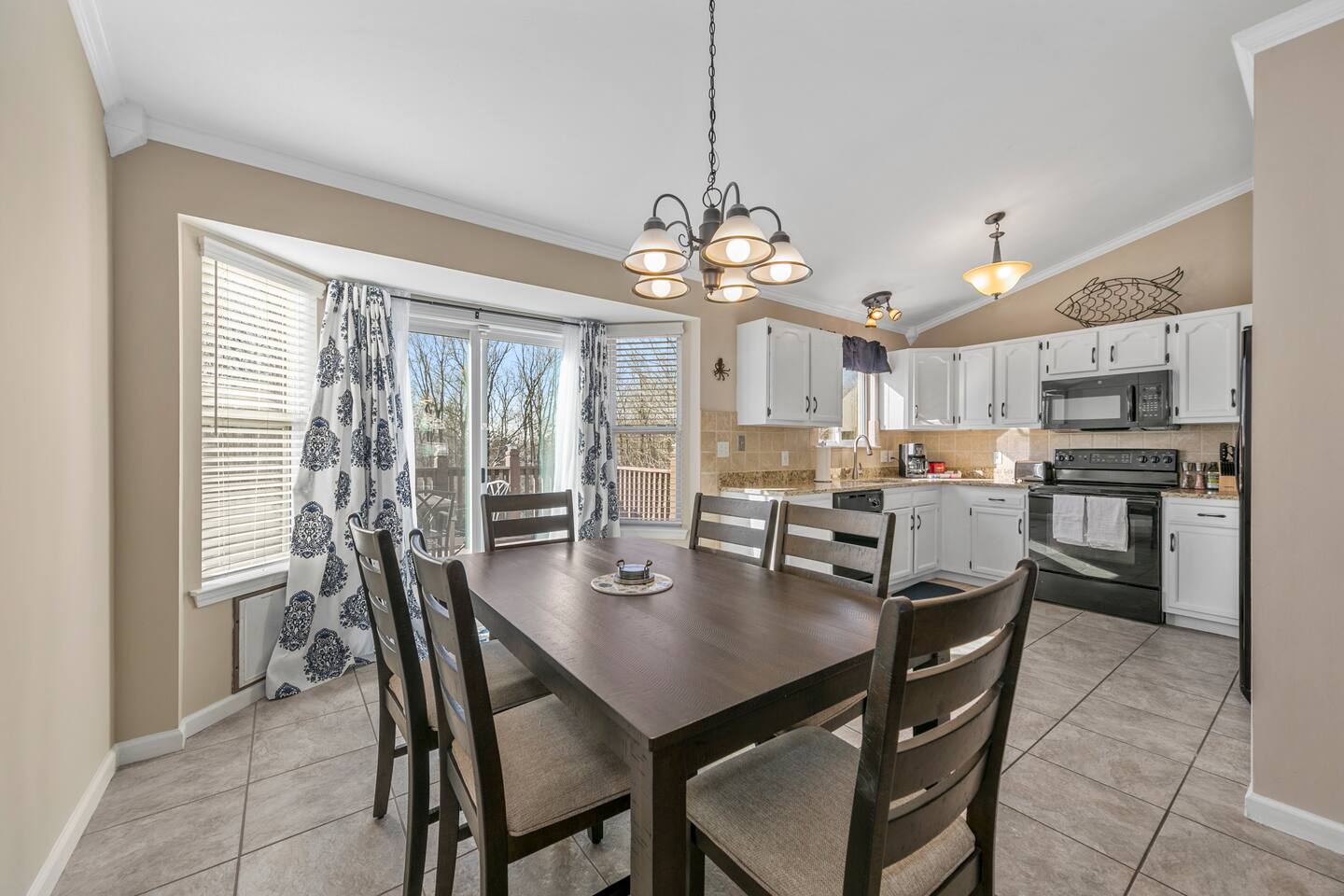O'Fallon Edge Oasis- 4bd/3bth Wooded Backyard